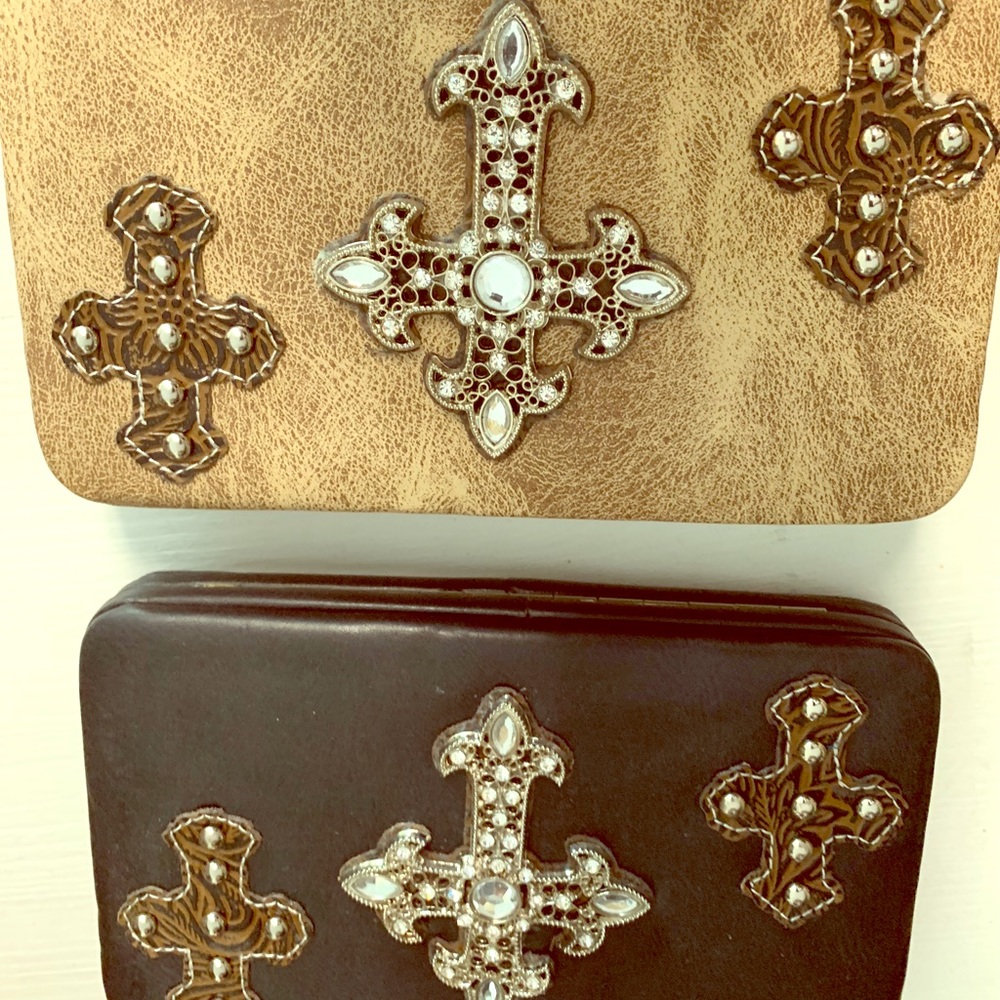 Clutch wallets